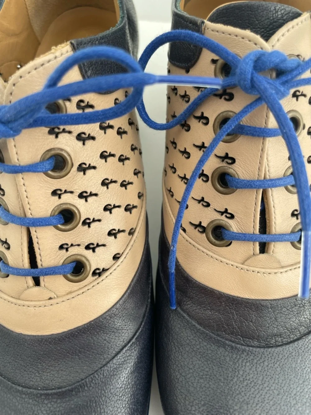 John Fluevog Hopes Promise Blue Cream Size 8 Coquette - Picture 5 of 15